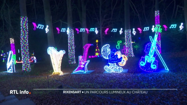Une promenade interactive et lumineuse sur le thème des Schtroumpfs est proposée au Château de Rixensart, en Brabant wallon. Une occasion de plonger dans un univers enchanté pour les fêtes de fin d'année.