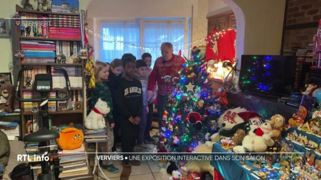 Jacky a transformé son rez-de-chaussée en exposition interactive. Des centaines de crèches et peluches et de crèches sont entreposées. Une collection impressionnante.
