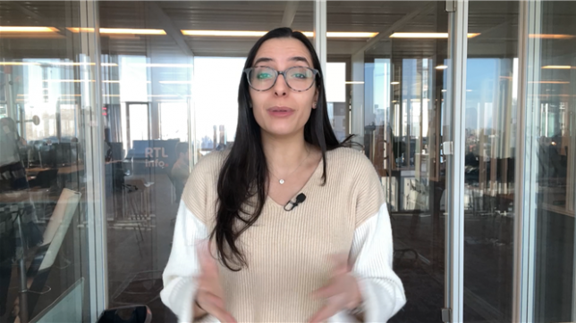 Nadine se demande si son employeur peut l'obliger à faire des heures supplémentaires : est-ce légal ?