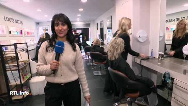 Un passage obligé avant de célébrer la nouvelle année : un détour chez le coiffeur pour une dernière retouche ou un brushing final. Laxmi Lotta, en direct d'un salon de coiffure, explique que ce midi, c'est clairement le rush dans les salons.