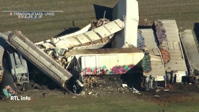 Un déraillement d'un train aux États-Unis, dans l'État du Kentucky. 31 wagons ont été accidentés, dont plusieurs renversés sur le flanc. Des marchandises se sont répandues dans les champs environnants. L'accident a provoqué une fuite de soufre, mais n'a fait aucun blessé.