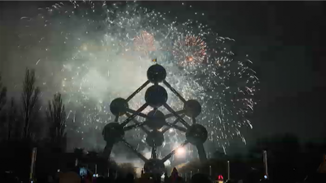 Plus de 90.000 personnes se sont rassemblées au Heysel pour célébrer le passage à 2026, notamment en assistant au traditionnel feu d’artifice, tiré derrière l’Atomium.