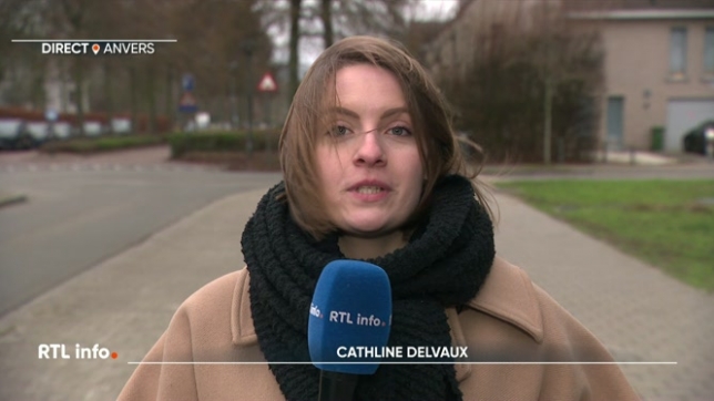 En direct, Cathline Delvaux explique que la police d'Anvers a procédé à près de 100 interpellations lors du réveillon de Nouvel An. A Bruxelles, on dénombre des dizaines d'arrestations administratives.