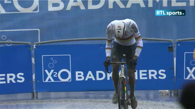Cyclocross : Mathieu van der Poel chute mais s'impose malgré tout à Baal