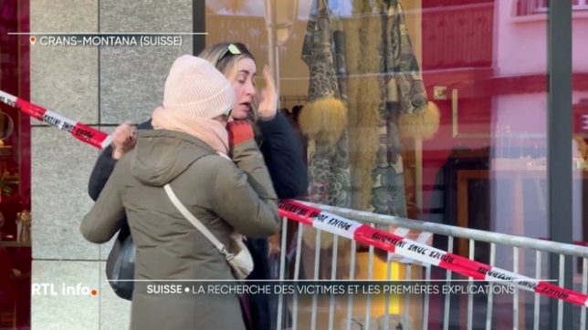 Une longue attente a débuté pour les familles des victimes de l'incendie d'un bar bondé, lors de la soirée de réveillon à Crans-Montana. L'identification des personnes décédées prendra du temps. L'onde de choc est allée bien au-delà des frontières suisses.