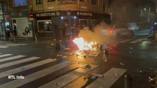 La police d'Anvers a procédé à près de 100 interpellations lors du réveillon de Nouvel An. A Bruxelles, on dénombre des dizaines d'arrestations administratives, notamment suite à des feux d'artifice et des incendies volontaires.