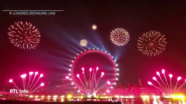 Des shows exceptionnels ont attiré des milliers de touristes aux quatre coins du monde, pour le passage à l'an neuf.