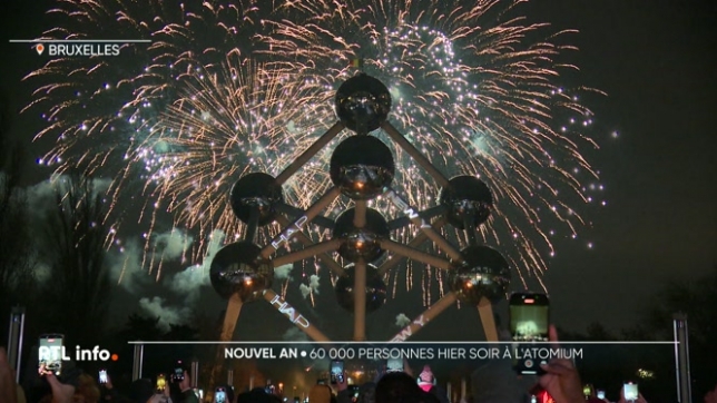 60.000 personnes se sont rassemblées au pied de l'Atomium à Bruxelles pour célébrer le passage à l'an neuf. Le spectacle était grandiose, entre feu d'artifice et projections laser sur le célèbre monument.