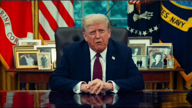 Après une année de plus au pouvoir, l’heure est au bilan. Trump 2, une présidence plus radicale, sans limite. Un président américain qui signe des dizaines de décrets. Droits de douane, immigration, politique étrangère. L’homme n’a qu’un objectif : changer le monde au profit des États-Unis.