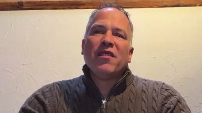 La soirée du Nouvel An a tourné au drame dans le bar « Le Constellation », à Crans-Montana. Un incendie s’est déclaré et a tué plus de 40 personnes. Des interrogations quant à la sûreté du lieu émergent : manque d'issues de secours, plafond pas aux normes...