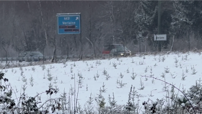 La circulation est fortement perturbée sur l’autoroute E411 ce vendredi 2 janvier. Un accident impliquant plusieurs véhicules à Neufchâteau et des camions immobilisés à hauteur de Verlaine provoquent d’importantes difficultés dans les deux sens de circulation.
