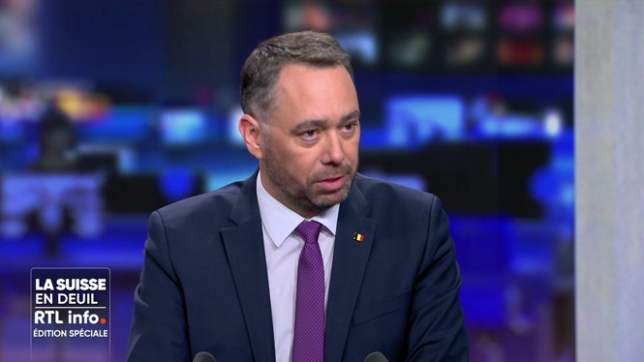 Le ministre des Affaires Etrangères, Maxime Prévot, confirme le chiffre de 2 victimes belges à Crans-Montana. L'une de ces 2 jeunes filles est blessée et hospitalisée à Lausanne, mais l'autre est toujours portée disparue. L'équipe de secouristes belges B-FAST était prête, mais ne se rendra finalemen