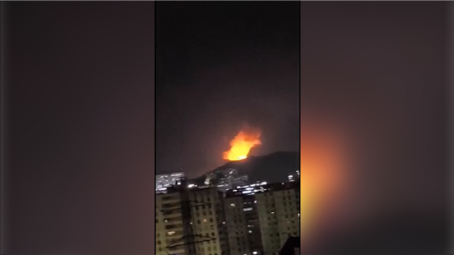 Caracas secouée par de fortes explosions au cœur de la nuit, sur fond de tensions croissantes entre Washington et Maduro. Des incendies spectaculaires attisent les craintes d’une offensive américaine.