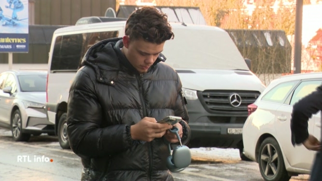 Dans ce drame qui a fait 40 morts et 119 blessés, il y a aussi ceux qui sont dans l'attente. C'est e cas d'Allan, qui depuis la nuit du Nouvel An, espère un signe, une information, une certitude. Son témoignage, c’est celui d’une attente insoutenable.