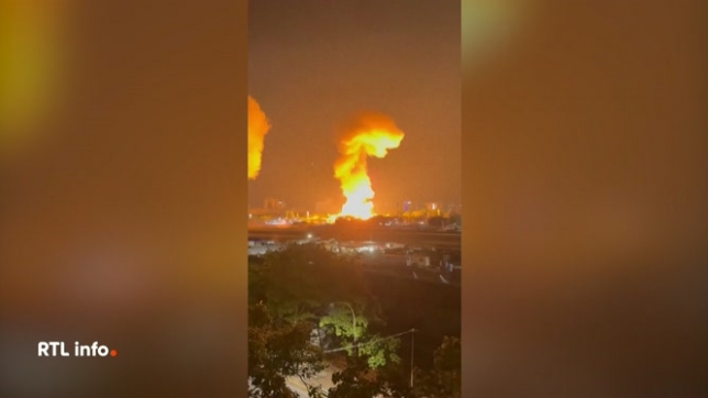 Coup de tonnerre ce samedi sur la scène internationale. Donald Trump affirme avoir mené une frappe militaire massive contre le Venezuela. Le président Nicolas Maduro aurait été capturé avec son épouse et exfiltré du pays. Des explosions ont secoué Caracas la nuit, et l’état d’urgence a été décrété.