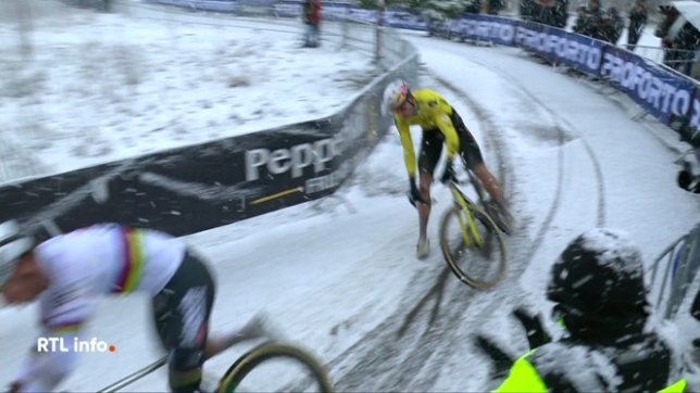 Wout van Aert a été victime d’une lourde chute hier lors du cyclocross de Mol. Le champion belge souffre d’une petite fracture à la cheville, et sera opéré ce samedi. Sa saison hivernale est donc terminée. WVA va désormais se consacrer à sa revalidation et la préparation de la saison sur route.