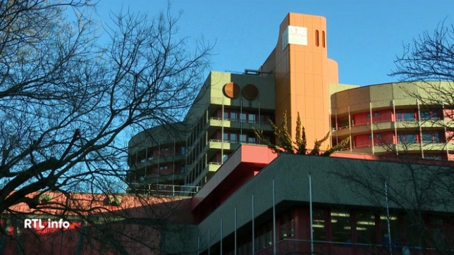 55 personnes gravement blessées dans l'incendie de Crans-Montana ont été prises en charge par l'hôpital du Valais à Sion. Selon son directeur, outre les brûlures graves, on déplore de nombreux blessés qui ont subi des traumatismes sévères à la suite du mouvement de foule.