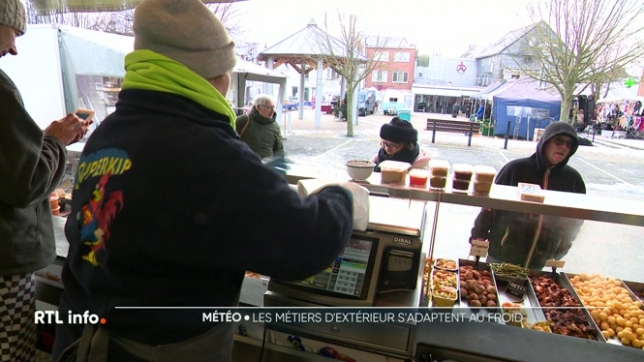 Le froid se fait ressentir pour toutes les priofessions en extérieur, comme les maraîchers. Témpératures négatives est égal à moins de client et aussi au système D pour pouvoir tenir le coup.