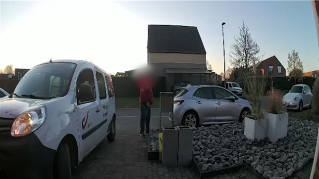 Les propriétaires de l’habitation n’en ont pas cru leurs yeux en découvrant les images de la caméra de leur sonnette.