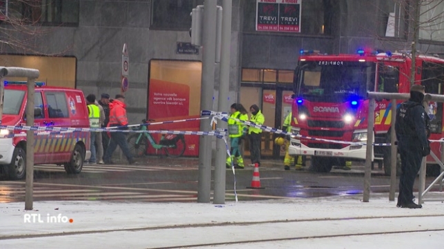 En pleine session d'examens, le bâtiment de la Haute école situé boulevard d'Avroy a été évacué cet après-midi par mesure de précaution.  Les pompiers ont été avertis d'un risque d'effondrement suite à des fissures apparues dans le bâtiment. Tout risque a été écarté.