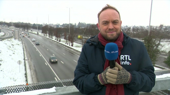 En direct, Mathieu Langer fait le point sur la situation météorologique de ce mardi. L'alerte aux conditions glissantes a été levée, mais elle pourrait être réactivée dans les prochaines heures.