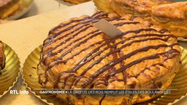 Nous sommes le jour de l'Épiphanie, celui de la traditionnelle galette des rois. Cette période est devenue un moment fort pour les boulangeries, où les clients affluent pour acheter leur galette. La recette classique demeure d'ailleurs la plus appréciée.