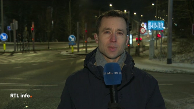Dans son dernier bulletin, l'IRM lance une alerte jaune/orange à partir de mardi 17h jusqu'à jeudi 1h en raison du verglas et de la neige qui rendront les routes glissantes. Le point en direct avec Sébastien Prophète.