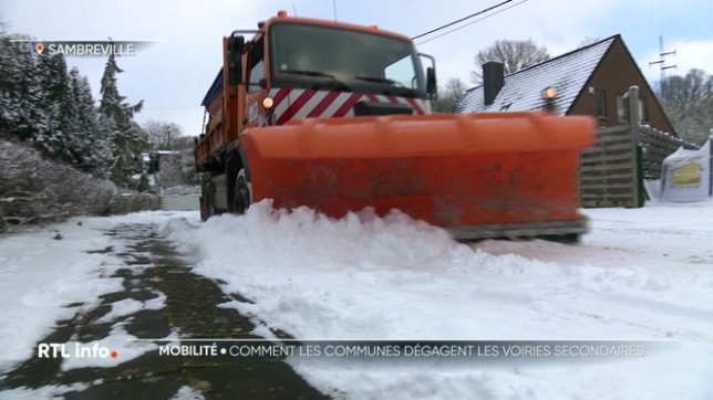 Vous avez été nombreux à nous alerter via Alertez-nous pour signaler que certaines voiries n'avaient pas été dégagées, les grands axes étant traités en priorité au détriment des petites rues. Comment les communes définissent-elles les parcours d'épandage ? Et qu'en est-il des pistes cyclables ?