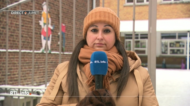 Les parents ont rapidement réagi et sont arrivés très nombreux pendant la matinée pour récupérer leurs enfants plus tôt que prévu à la demande de l'école.