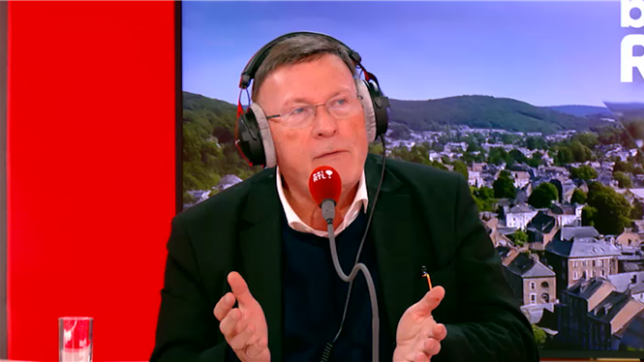 L’ancien journaliste et animateur de RTL a confié avoir été approché à plusieurs reprises par des partis de tous bords, mais avoir toujours décliné, fidèle à son indépendance intellectuelle.