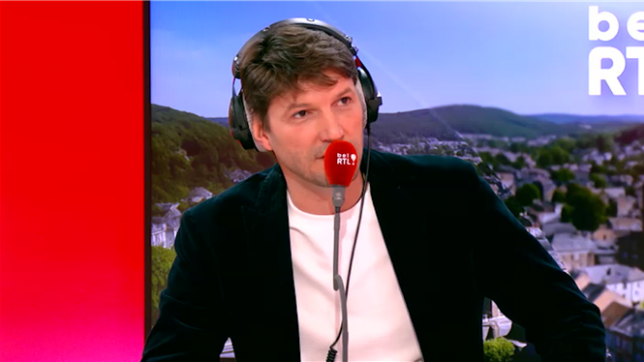 Invité sur bel RTL pour parler de la comédie musicale Cyrano de Bergerac, qu’il incarne en 2026 en Belgique, Grégory Benchenafi s’est confié sur son premier rêve brisé : devenir footballeur professionnel.