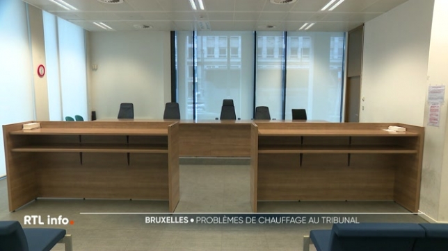 Des audiences se sont tenues aujourd'hui dans un froid saisissant au Tribunal de l'entreprise. La température est descendue jusqu'à 10 °C.
