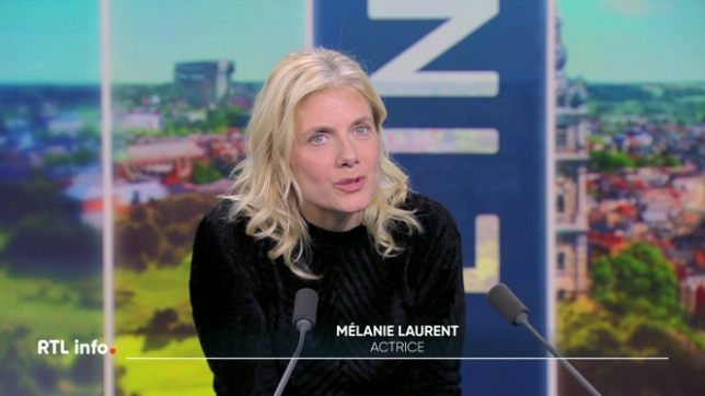 Olivier Schoonejans reçoit Mélanie Laurent à l'occasion de la sortie du film de Joséphine Japy Qui brille au combat, dans lequel elle joue le rôle de la mère d'une jeune fille lourdement handicapée.