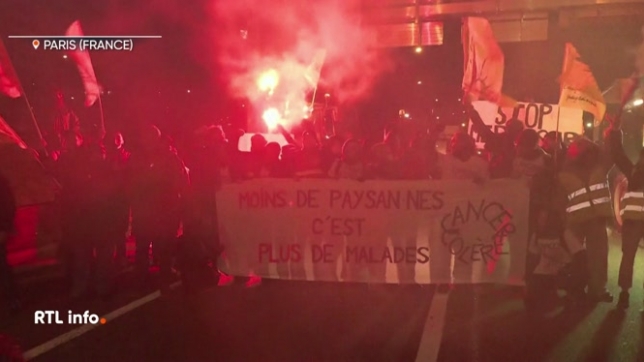 Des agriculteurs français ont bloqué plusieurs sites à Paris et dans 31 départements. Ils réclament l'abandon du traité Mercosur. Plus de 1000 agriculteurs ont manifesté aussi dans les rues de Varsovie.