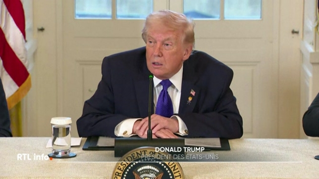 Donald Trump souligne à nouveau tout son intérêt pour le Groenland et envisage un accord avec le Danemark, par la « manière douce » ou « forte ». Il conteste la souveraineté danoise sur le territoire arctique, malgré le refus répété de Copenhague.