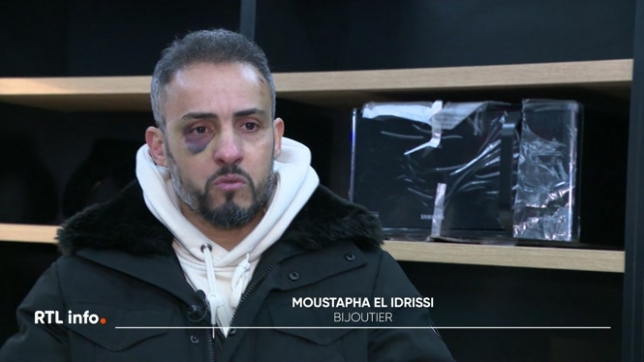 Un bijoutier d'Anderlecht a été victime d'un violent braquage mercredi soir. Menacé par des hommes lourdement armés, il a été contraint d'ouvrir ses coffres avant d'être frappé et ligoté. Les braqueurs ont même menacé sa famille pour parvenir à leurs fins. Une enquête est en cours.