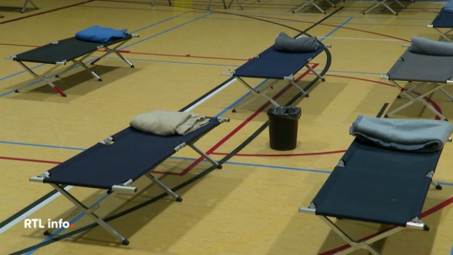 Une centaine de places supplémentaires d'hébergement d'urgence ont été ouvertes à Forest, portant à 202 le nombre de places « froid » disponibles ce week-end. L'opération est menée en coordination avec Bruss'help et les associations de terrain, avec un objectif clair : protéger les plus vulnérables.