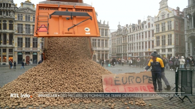 Un tracteur a déversé des tonnes de pommes de terre sur la Grand-Place. Ce geste s'inscrit dans la colère des agriculteurs opposés à l'accord de libre-échange entre l'Union européenne et le Mercosur. Le conducteur a été entendu par la police.