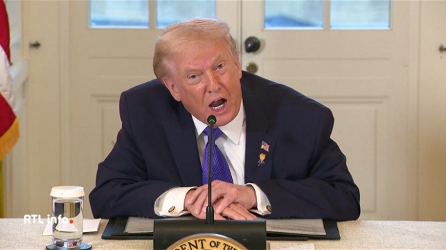 Donald Trump souligne à nouveau tout son intérêt pour le Groenland et envisage un accord avec le Danemark, par la « manière douce » ou « forte ». Il conteste la souveraineté danoise sur le territoire arctique, malgré le refus répété de Copenhague.