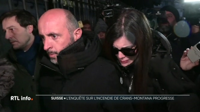 Le propriétaire du bar de Crans-Montana où un incendie a fait 40 morts et plus de 100 blessé, Jacques Moretti, a reconnu notamment qu'une porte de l'établissement était verrouillée de l'intérieur, le soir du drame. De nouveaux témoignages pointent d'ailleurs la sécurité des lieux. Le point sur l'enq