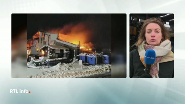 Le bâtiment a été touché par un incendie la nuit dernière. Le bâtiment principal et le matériel qu'il contenait sont entièrement détruits. Le point en direct avec Cathline Delvaux.