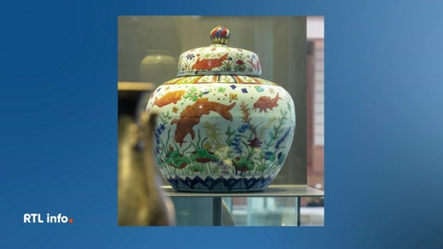 Une jarre à vin impériale chinoise inestimable du 16e siècle avait été volée en avril et retrouvée en mai 2024. Deux Français et deux Belges avaient été arrêtés. L'affaire est jugée devant le tribunal correctionnel de Charleroi.