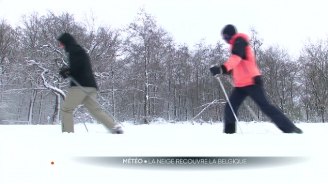 Si la neige a semé la pagaille ces derniers jours, elle s'est aussi, ce matin, faite complice des plaisirs d'hiver. À Saint-Hubert, par exemple, on a troqué les pneus pour les skis, et les tracas pour la glisse.