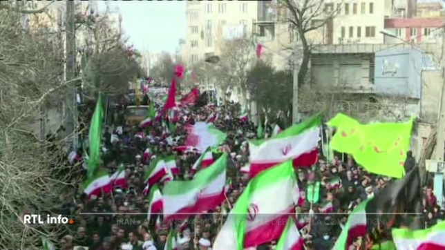 La répression du mouvement de contestation contre la vie chère se poursuit dans le sang en Iran. Le régime des Mollahs mobilise ses partisans dans plusieurs villes du pays. Dans le même temps, Téhéran affirme qu'un canal de discussion avec l'émissaire américain pour le Moyen-Orient est ouvert.