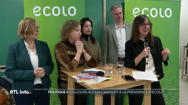 Le parti Ecolo a présenté ses voeux pour 2026 ce midi à Bruxelles. Les Verts sont toujours sans présidence depuis la démission de Marie Lecocq et Samuel Cogolati. L'équipe de transition s'est exprimée devant la presse, en attendant un nouveau duo de présidents. Aucun candidat ne s'est présenté.