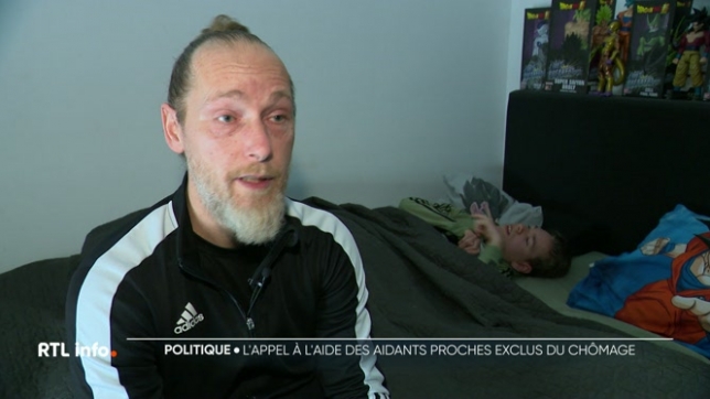 La réforme inquiète des aidants proches. C'est le cas de parents qui s'occupent à temps plein d'enfants porteurs de handicap et qui comptent sur le chômage pour subvenir à leurs besoins. Bientôt, certains perdront ces allocations. Une situation dénoncée par des associations et des familles.