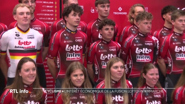 Née de la fusion des formations Lotto et Intermarché-Wanty, la nouvelle équipe belge a affiché ses ambitions lors de sa présentation. L'occasion pour Arnaud De Lie de donner des nouvelles de santé après son entorse à la cheville et d'annoncer sa présence au départ du Tour de France 2026.
