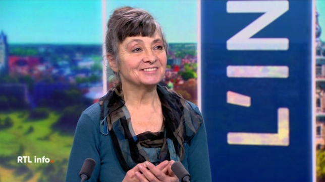 Après avoir marqué la musique française, Catherine Ringer se tourne vers la poésie et fait résonner les mots d'Alice Mendelson, poétesse centenaire dont l'œuvre célèbre le désir, le corps et la liberté des femmes.