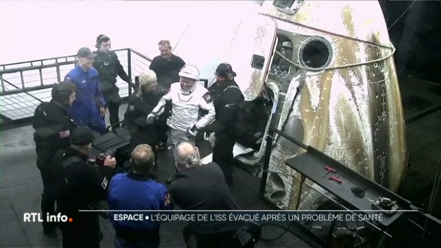 4 astronautes ont quitté  la Station Spatiale Internationale hier soir, avec un mois d'avance, en raison d'un problème de santé touchant un astronaute. Ils sont bien arrivés sur Terre.