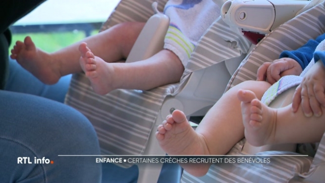 Une annonce postée sur les réseaux sociaux fait beaucoup réagir. Des crèches recherchent des bénévoles pour assumer diverses tâches. C'est la conséquence directe des récentes économies imposées au secteur de la petite enfance. Mais pourquoi vouloir recourir à une main d'oeuvre gratuite ?